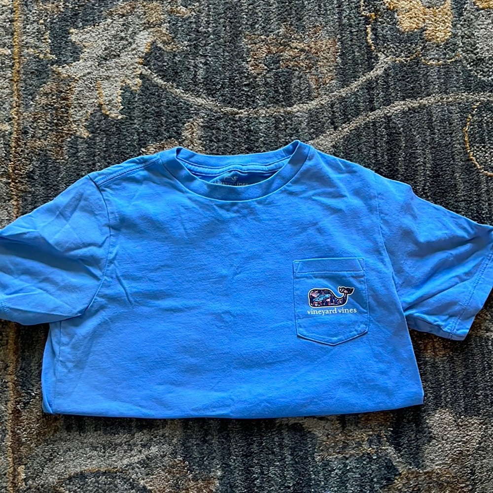 Boys Vineyard Vines tee size small (8-10)